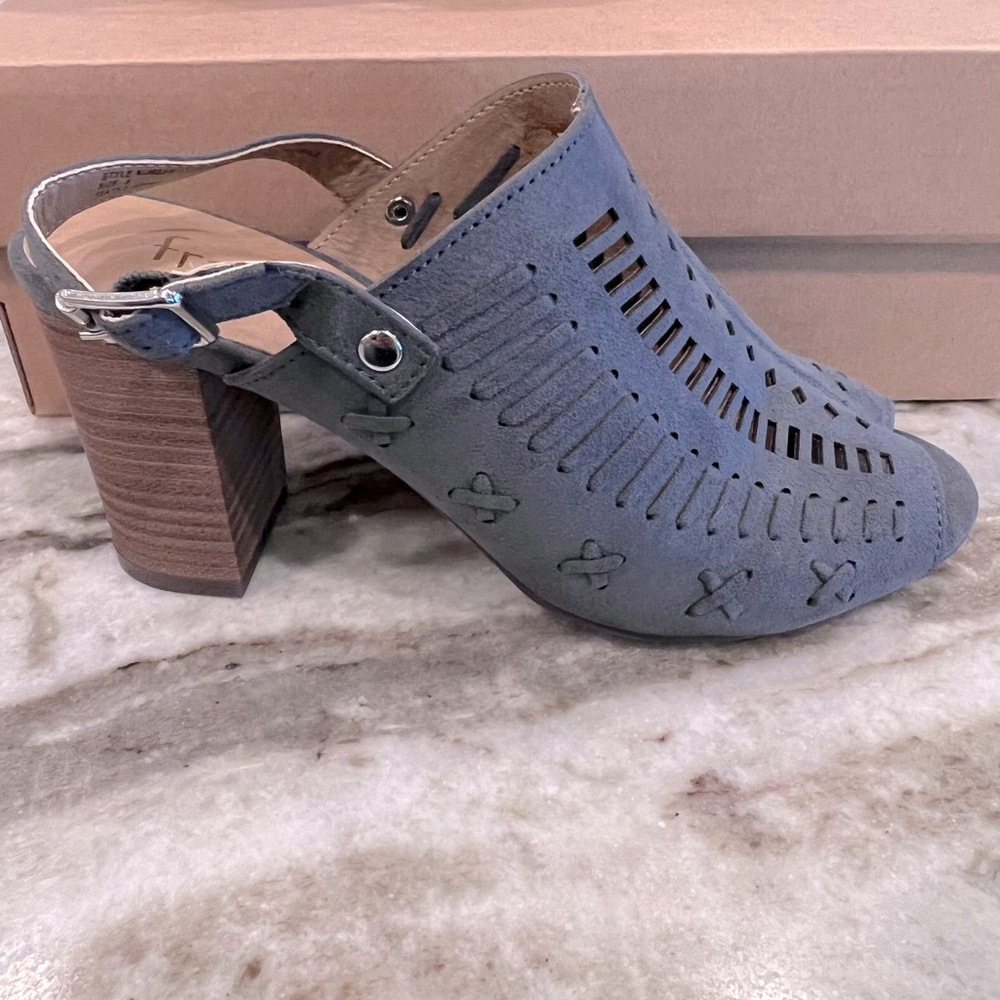 New opened toe helped shoes